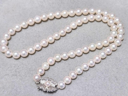 Mikimoto genuine pearl necklace about 42 centimeters long with 6 millimeter round pearls