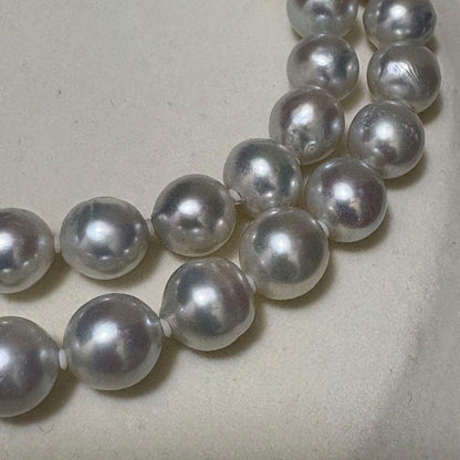 Akoya pearl necklace measuring 43.5 cm with round 8.0-8.5 mm white pearls on a white background