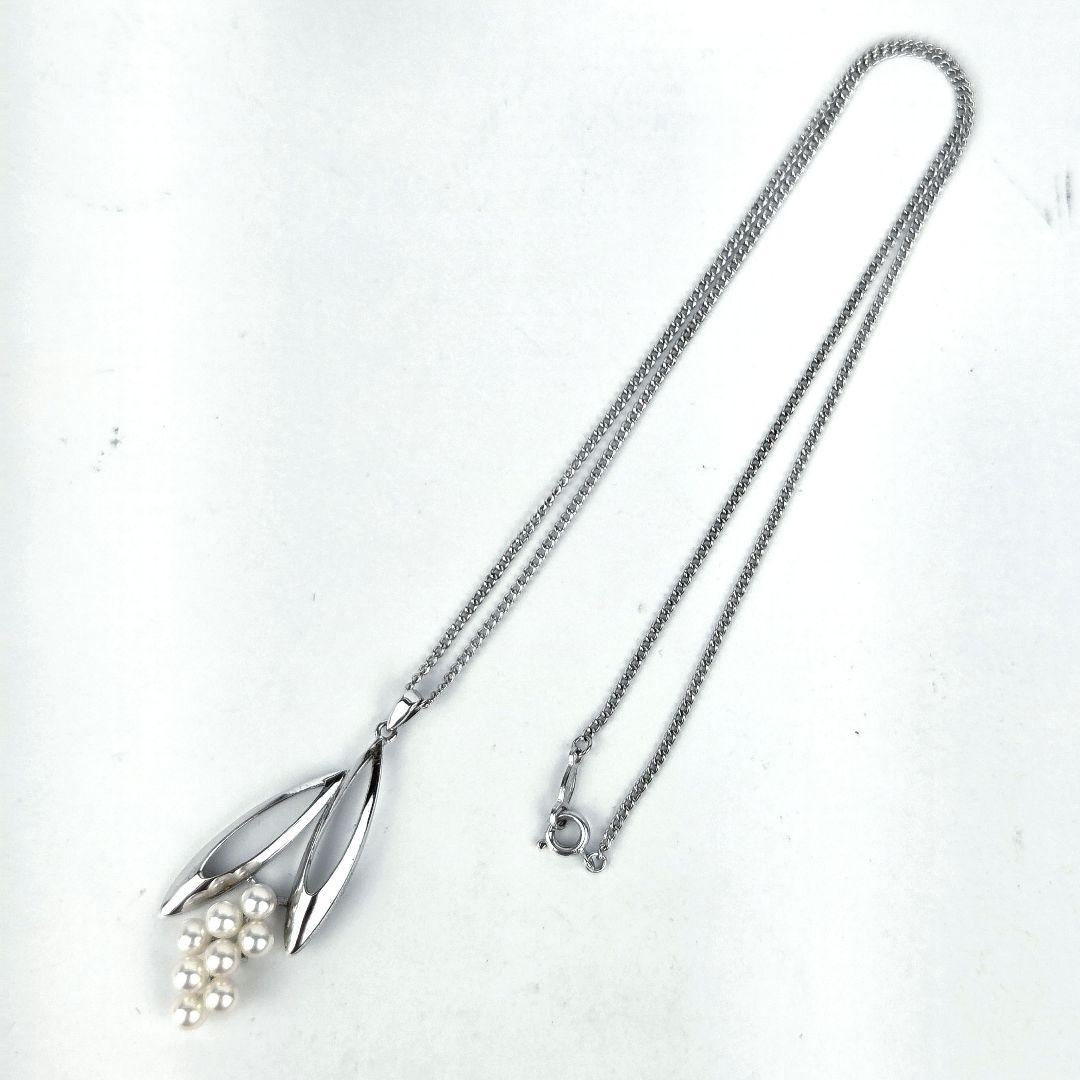 Mikimoto pearl necklace featuring a grape-shaped pendant with 8 pearls on a 40 cm chain