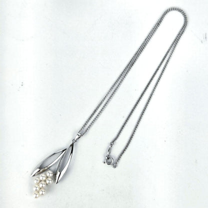 Mikimoto pearl necklace featuring a grape-shaped pendant with 8 pearls on a 40 cm chain