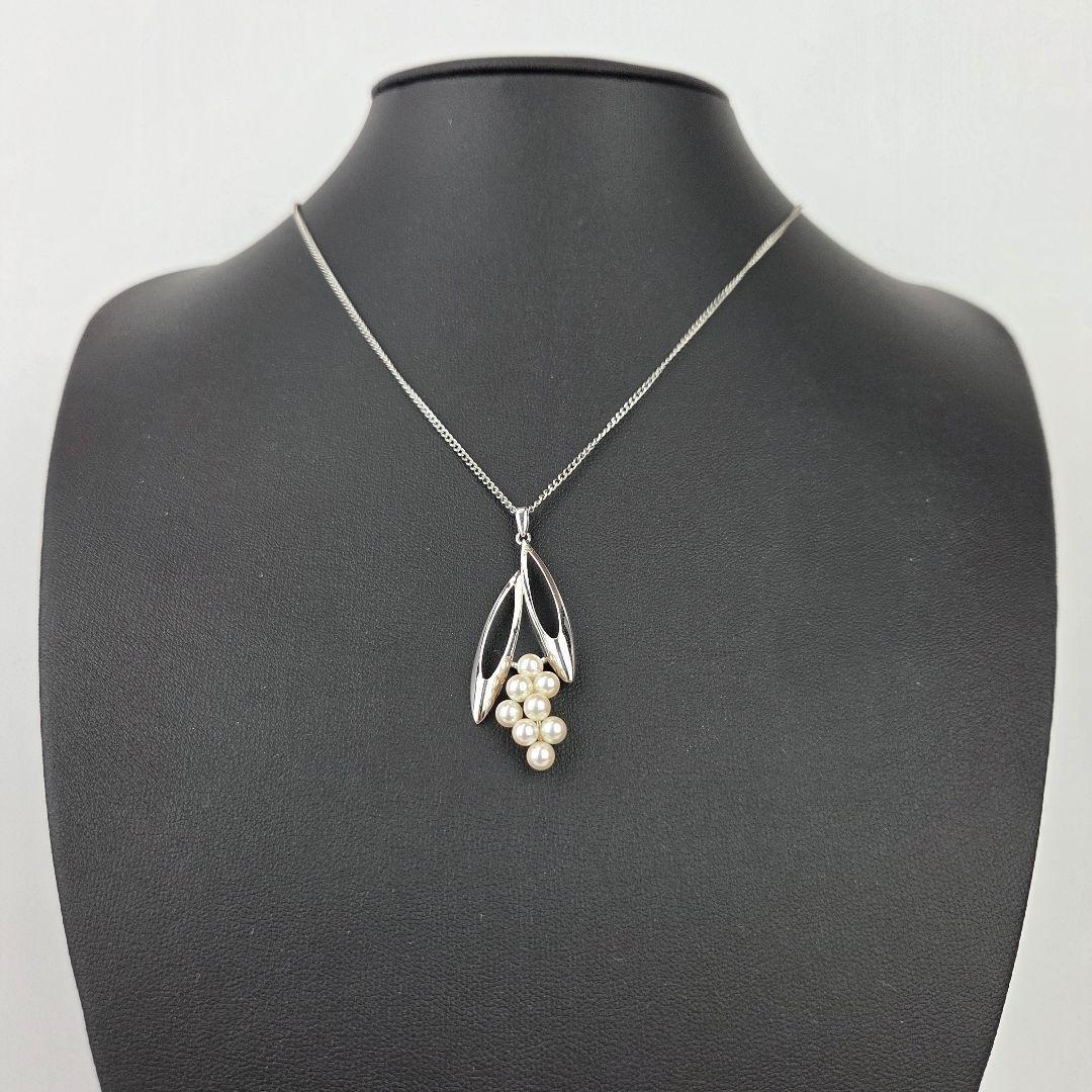 Mikimoto pearl necklace featuring a grape-shaped pendant with 8 pearls on a 40 cm chain