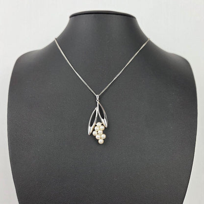 Mikimoto pearl necklace featuring a grape-shaped pendant with 8 pearls on a 40 cm chain
