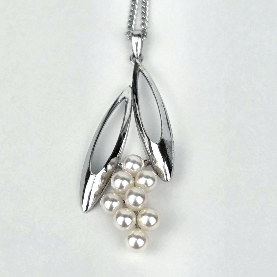 Mikimoto pearl necklace featuring a grape-shaped pendant with 8 pearls on a 40 cm chain