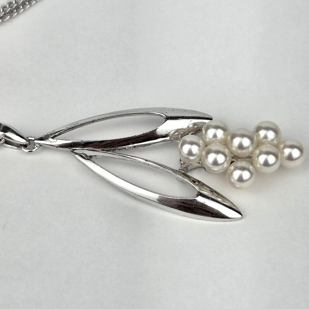 Mikimoto pearl necklace featuring a grape-shaped pendant with 8 pearls on a 40 cm chain