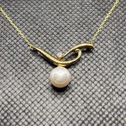 Mikimoto pearl pendant necklace with 7.3mm pearl and diamond on 42cm K18 yellow gold chain