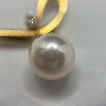 Mikimoto pearl pendant necklace with 7.3mm pearl and diamond on 42cm K18 yellow gold chain