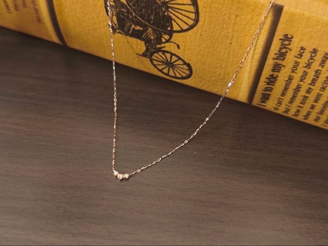 Agete K10 Pink Gold necklace with 3 lined-up diamonds on a 40 cm chain
