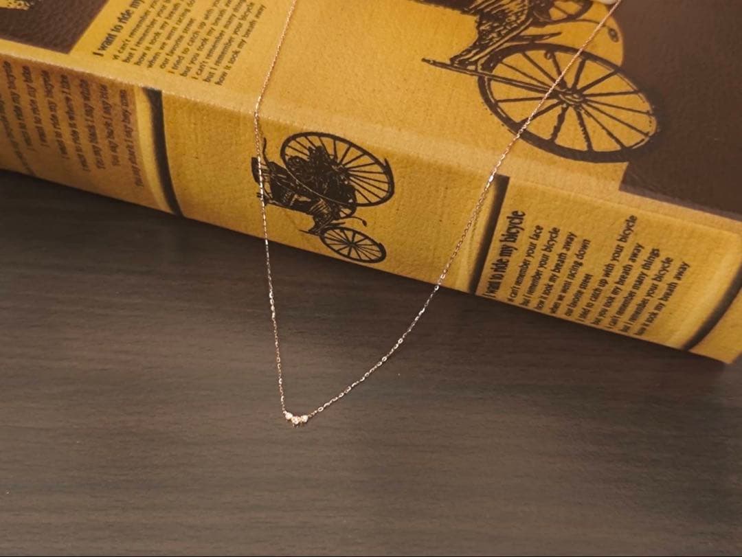 Agete K10 Pink Gold necklace with 3 lined-up diamonds on a 40 cm chain
