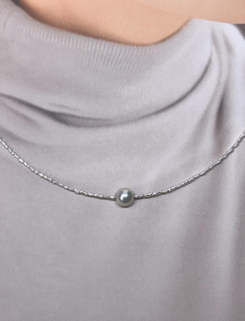 Akoya Keshi Necklace featuring small baroque pearls and a greenish pink Akoya pearl on a 42cm wire finish chain with metal clasp