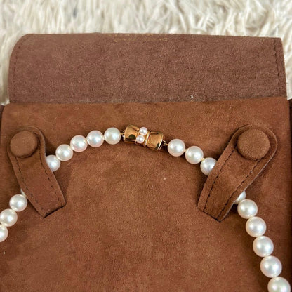 Mikimoto pearl necklace with 6.5-7.0mm pearls on 42 cm K18 gold chain with box and pouch