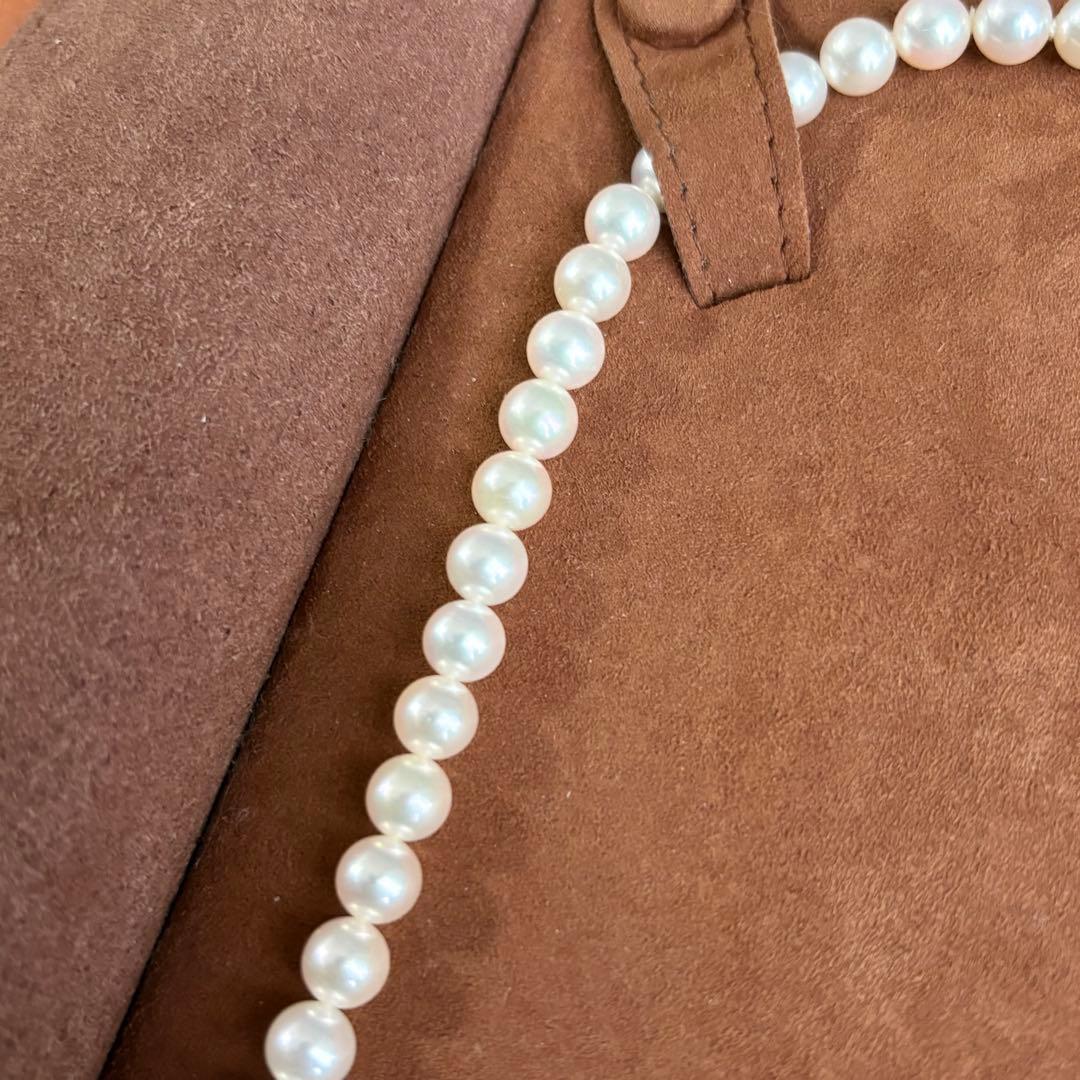 Mikimoto pearl necklace with 6.5-7.0mm pearls on 42 cm K18 gold chain with box and pouch