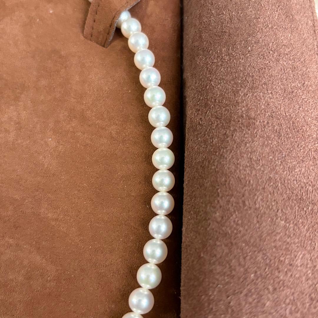 Mikimoto pearl necklace with 6.5-7.0mm pearls on 42 cm K18 gold chain with box and pouch