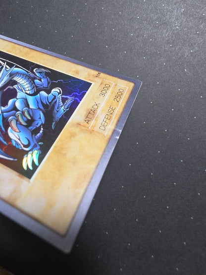 Yu-Gi-Oh Blue-Eyes White Dragon Ultra Rare — English