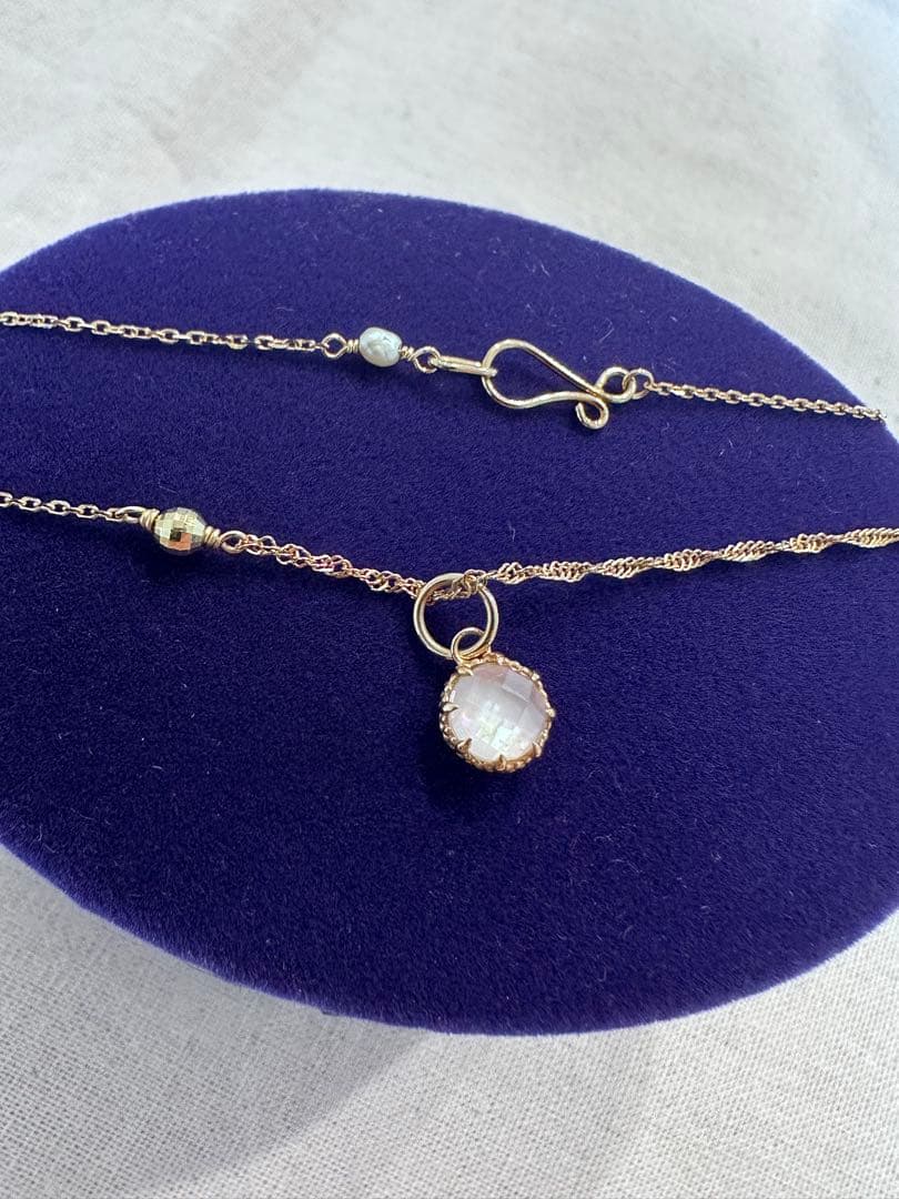 Agete Limited Edition K10 necklace bracelet charm with rose quartz front and white shell back on 40 cm adjustable chain