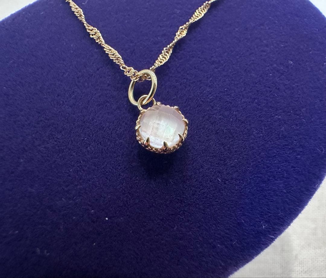 Agete Limited Edition K10 necklace bracelet charm with rose quartz front and white shell back on 40 cm adjustable chain