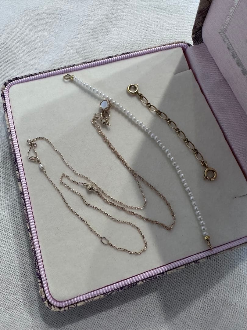 Agete Limited Edition K10 necklace bracelet charm with rose quartz front and white shell back on 40 cm adjustable chain