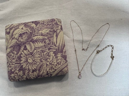 Agete Limited Edition K10 necklace bracelet charm with rose quartz front and white shell back on 40 cm adjustable chain