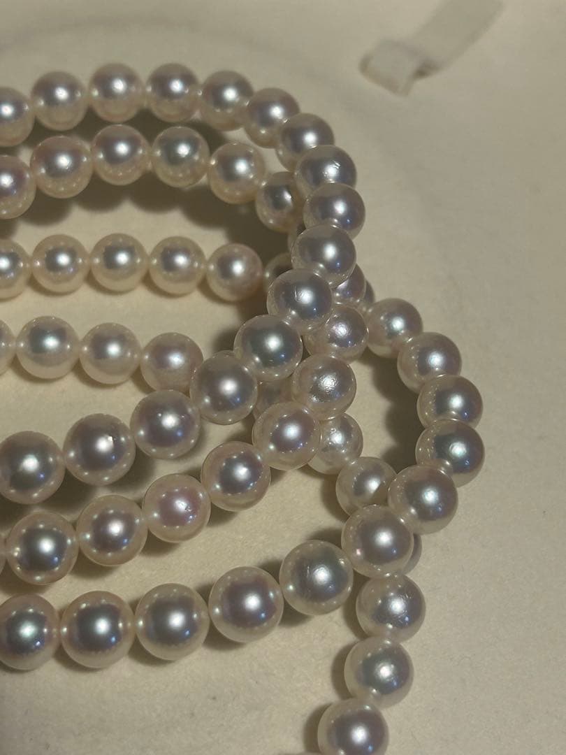 Akoya pearl necklace with two strands featuring 6.5 to 7 mm white pearls and 42.4 cm length