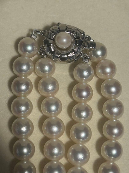 Akoya pearl necklace with two strands featuring 6.5 to 7 mm white pearls and 42.4 cm length