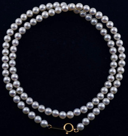 K18 Mikimoto Akoya pearl necklace with round 4.0-4.5mm pearls, 43cm length, displayed on white background