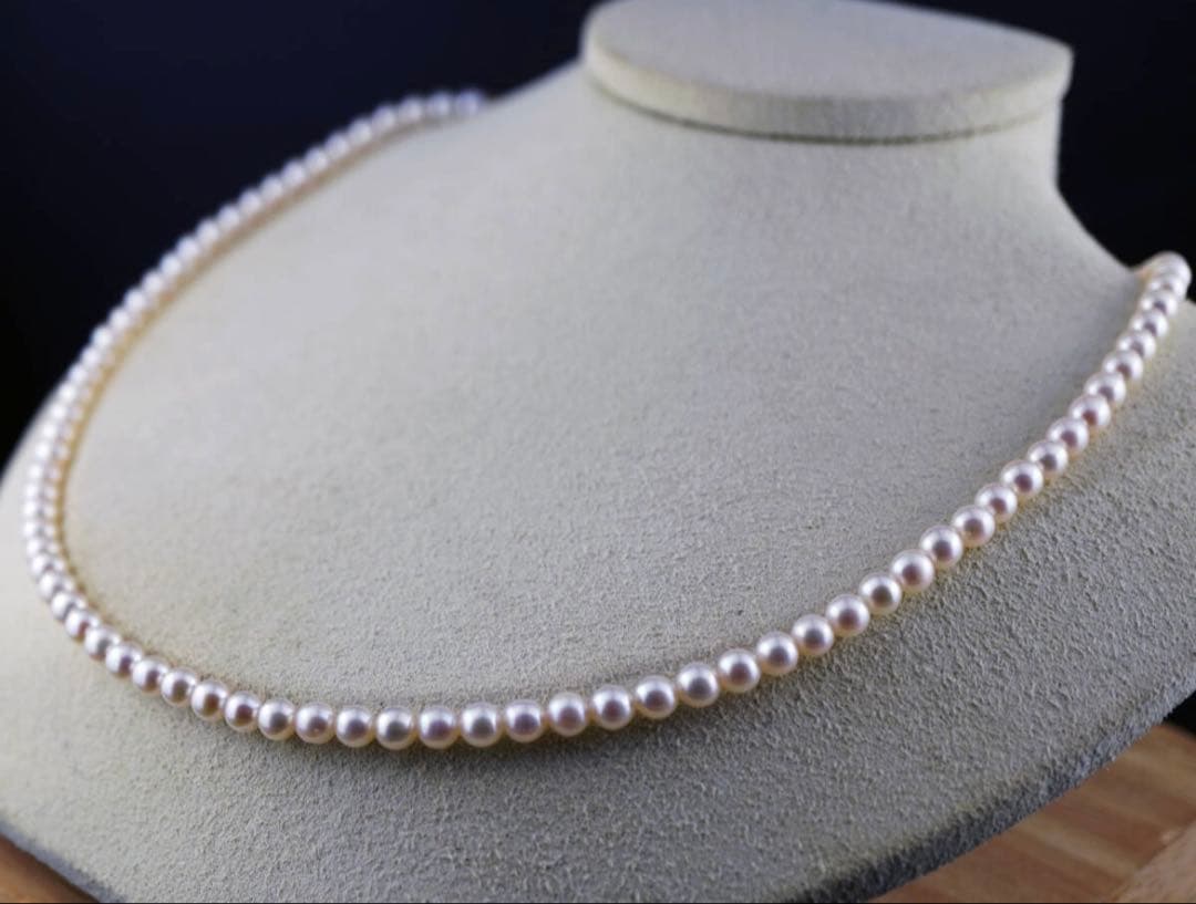 K18 Mikimoto Akoya pearl necklace with round 4.0-4.5mm pearls, 43cm length, displayed on white background