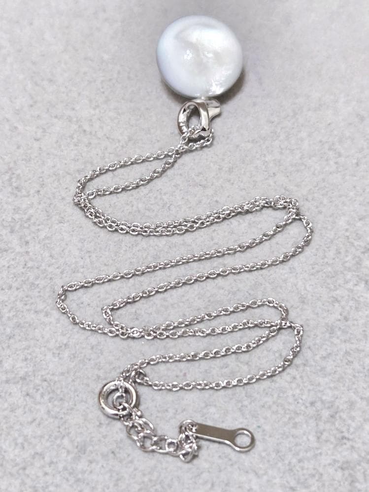 Tasaki Pearl Mabe Pearl necklace with SV925 chain, about 42 centimeters long, pearl top visible