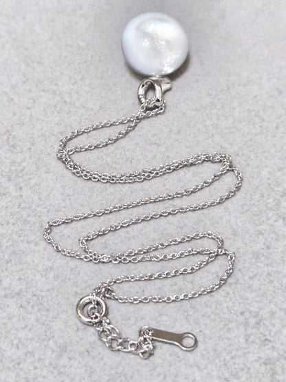 Tasaki Pearl Mabe Pearl necklace with SV925 chain, about 42 centimeters long, pearl top visible