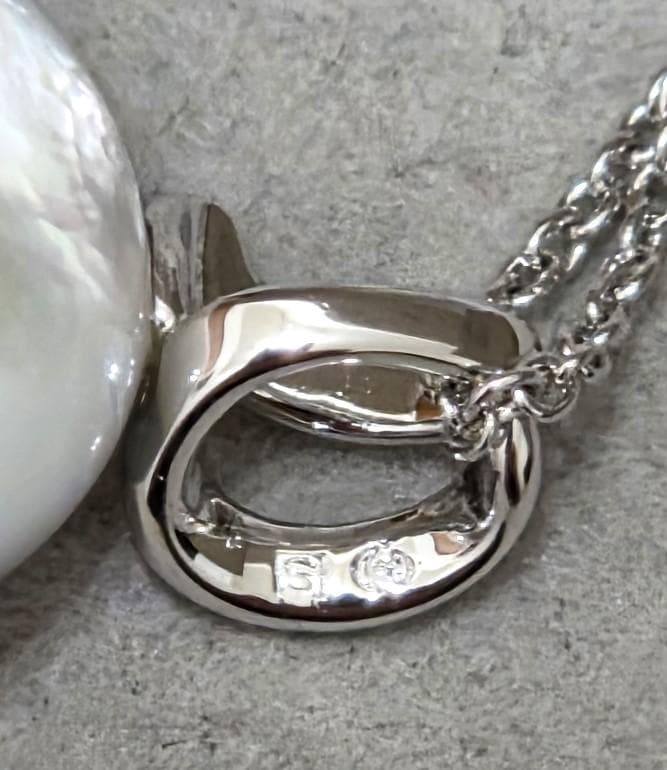 Tasaki Pearl Mabe Pearl necklace with SV925 chain, about 42 centimeters long, pearl top visible
