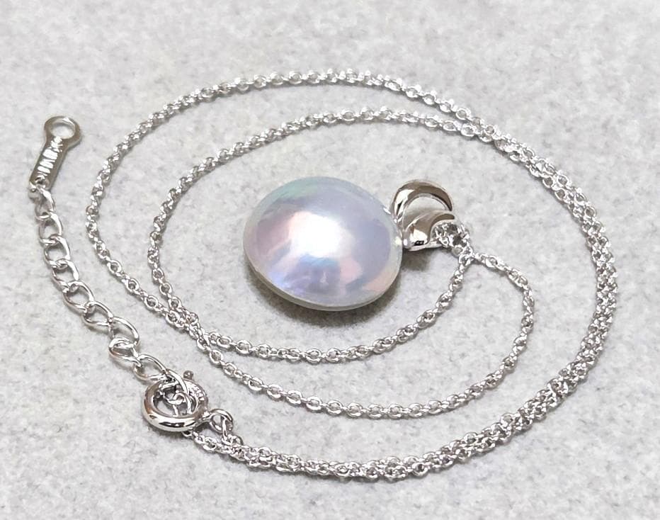 Tasaki Pearl Mabe Pearl necklace with SV925 chain, about 42 centimeters long, pearl top visible