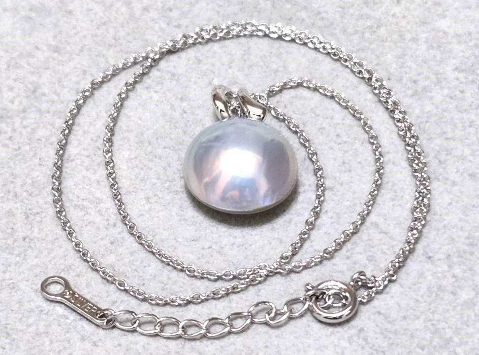 Tasaki Pearl Mabe Pearl necklace with SV925 chain, about 42 centimeters long, pearl top visible