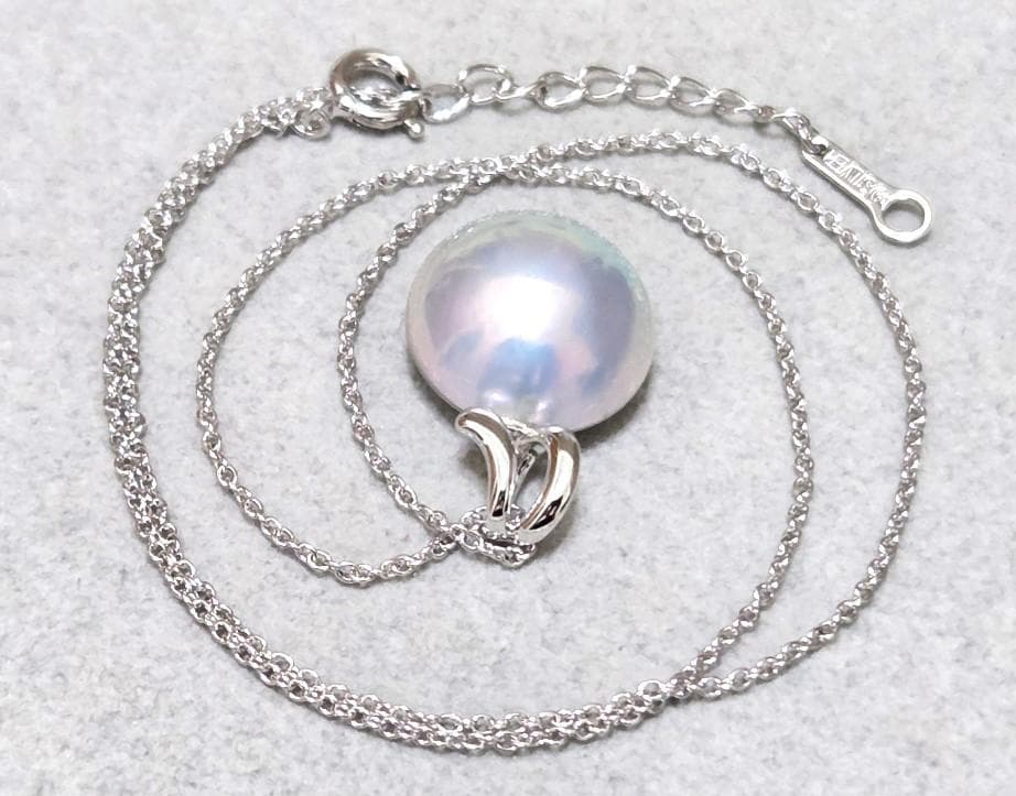 Tasaki Pearl Mabe Pearl necklace with SV925 chain, about 42 centimeters long, pearl top visible