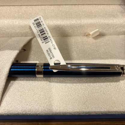 Waterman Metropolitan black metal ballpoint pen with its dedicated black case on a white background