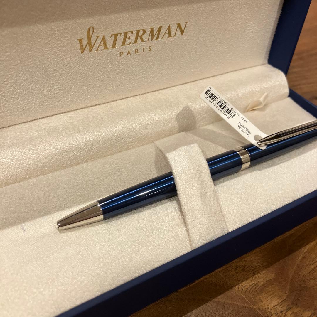 Waterman Metropolitan black metal ballpoint pen with its dedicated black case on a white background