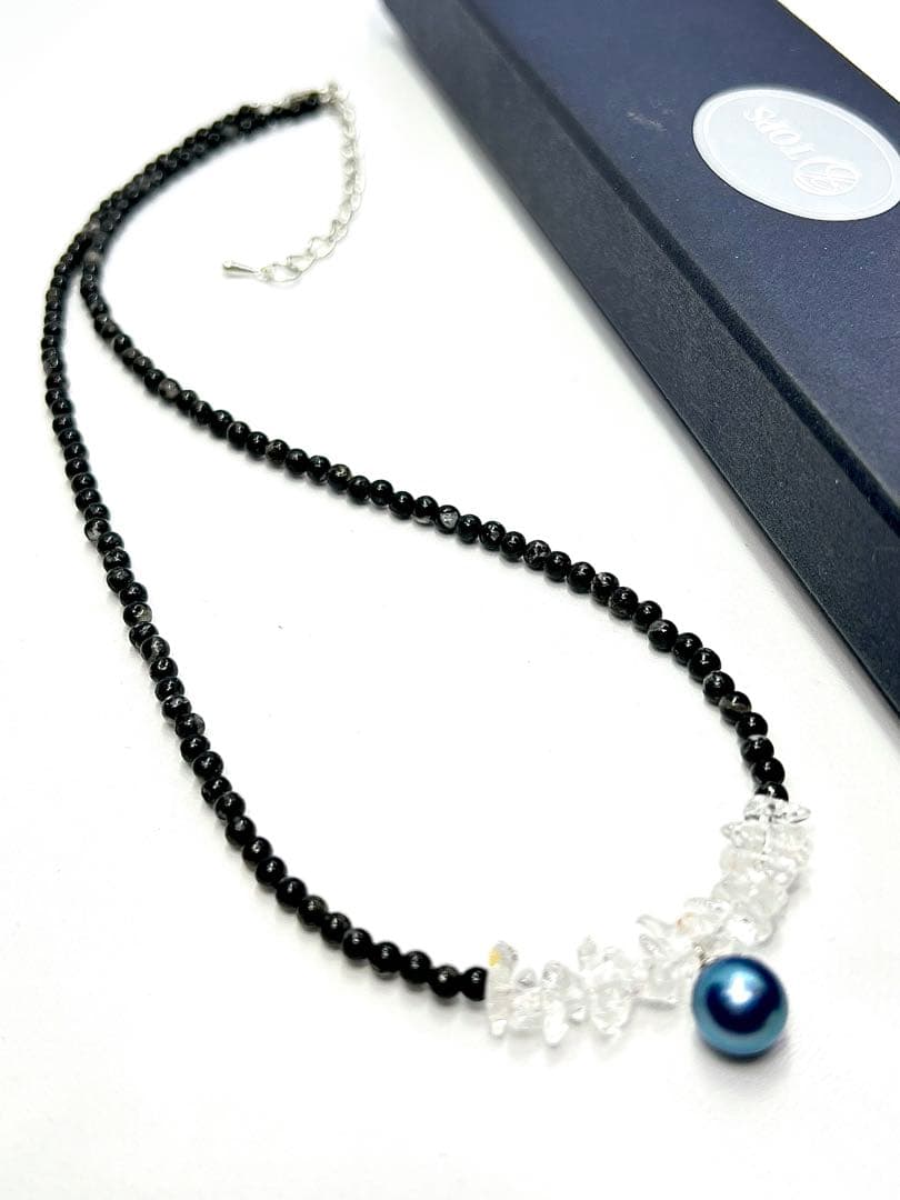 Akoya pearl and black tourmaline round indigo blue pearl necklace measuring 42 to 47 cm