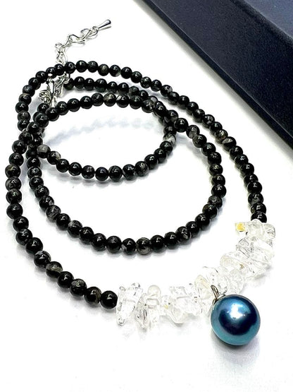 Akoya pearl and black tourmaline round indigo blue pearl necklace measuring 42 to 47 cm