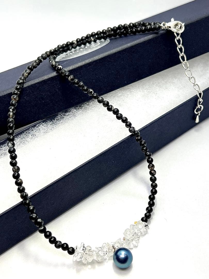 Akoya pearl and black tourmaline round indigo blue pearl necklace measuring 42 to 47 cm
