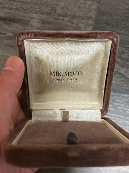 Mikimoto pearl necklace with 7mm pearls set on Silver 925 chain
