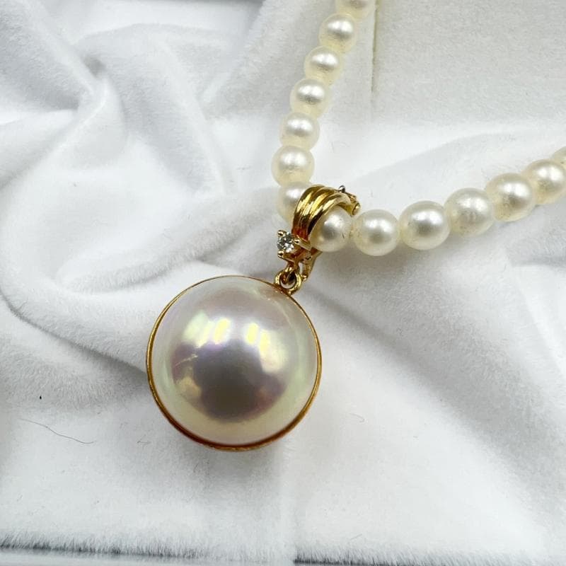 Beautiful TASAKI K18 necklace with baby pearls and a 13mm Mabe pearl on a 42cm chain