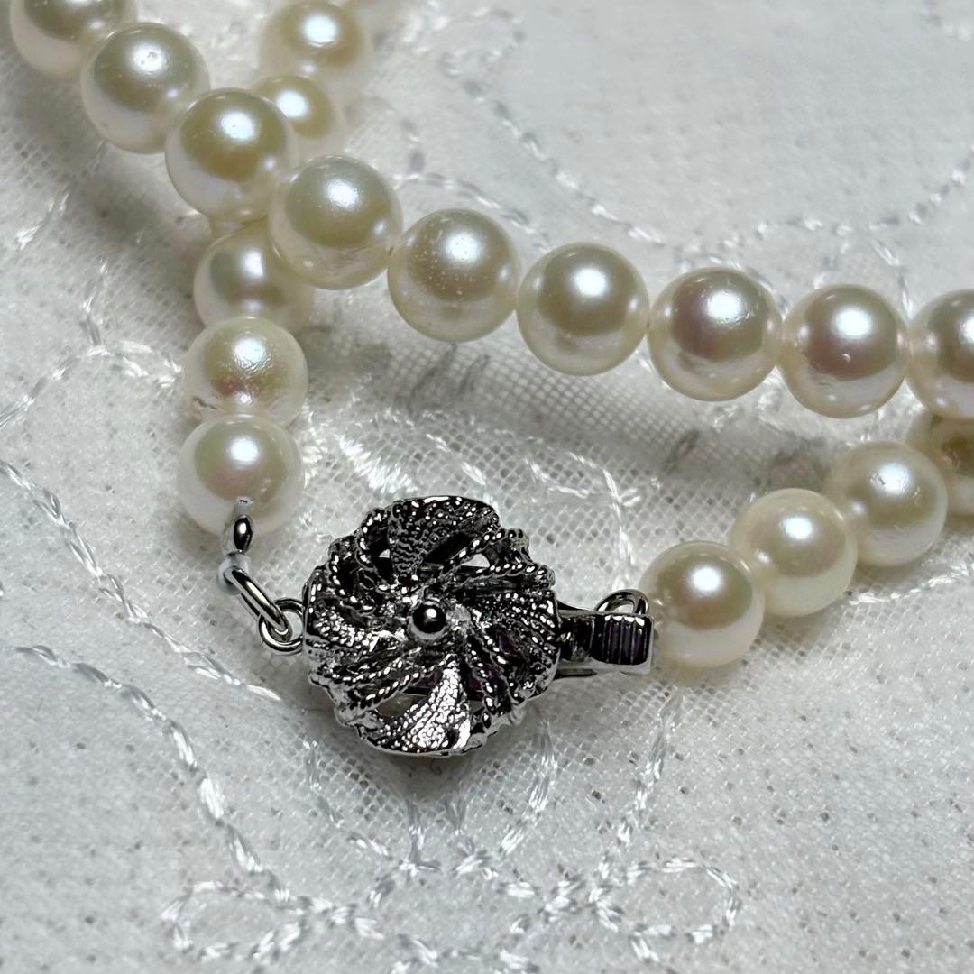 Law Akoya pearl necklace featuring natural white pearls 5.5-6.0 mm diameter with silver clasp on 42 cm chain
