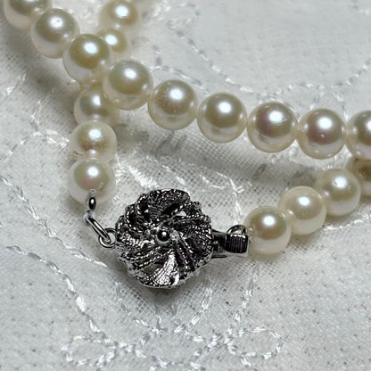 Law Akoya pearl necklace featuring natural white pearls 5.5-6.0 mm diameter with silver clasp on 42 cm chain