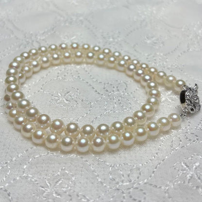 Law Akoya pearl necklace featuring natural white pearls 5.5-6.0 mm diameter with silver clasp on 42 cm chain