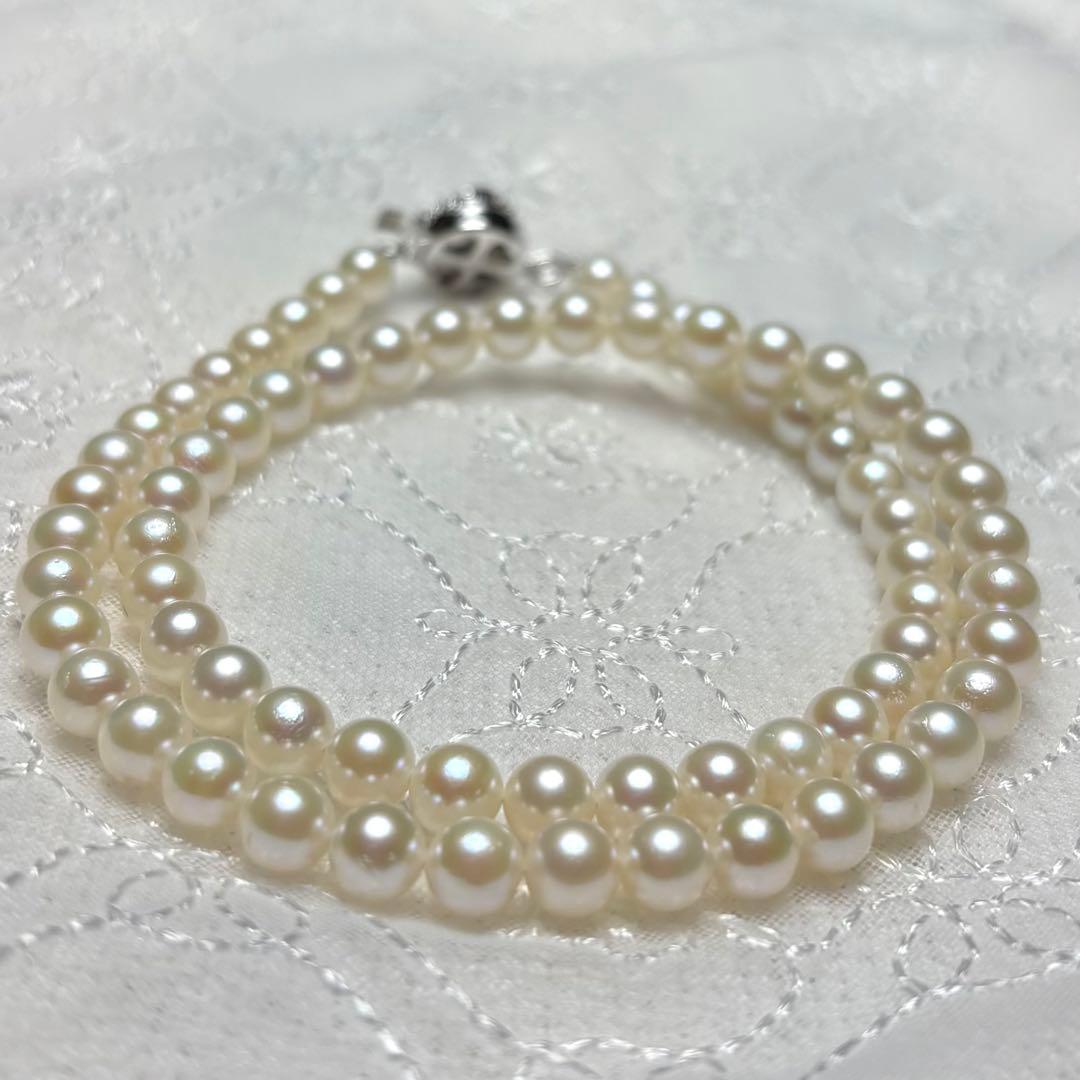 Law Akoya pearl necklace featuring natural white pearls 5.5-6.0 mm diameter with silver clasp on 42 cm chain