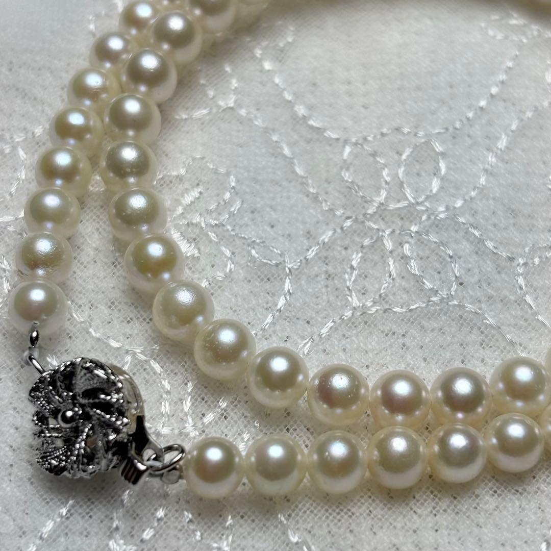 Law Akoya pearl necklace featuring natural white pearls 5.5-6.0 mm diameter with silver clasp on 42 cm chain