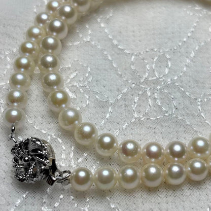 Law Akoya pearl necklace featuring natural white pearls 5.5-6.0 mm diameter with silver clasp on 42 cm chain