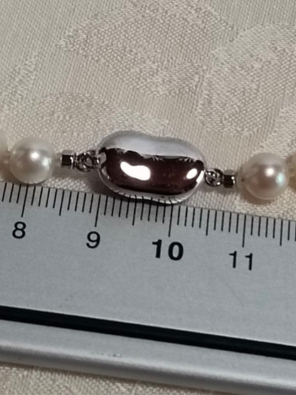 Akoya pearl necklace with 6.5-6.7mm white semi-round pearls and silver engraved bean-shaped clasp, 42.5cm length