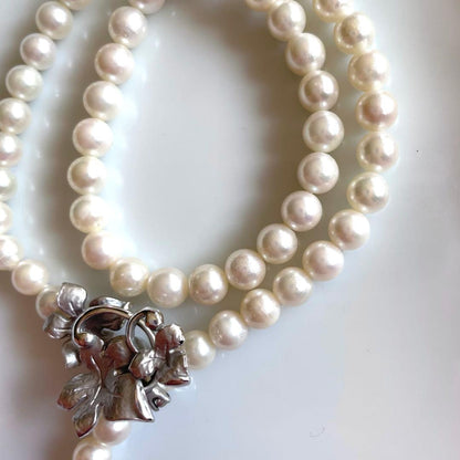 Akoya pearl necklace with 6mm white pearls and silver clasp showing pink and green interference colors