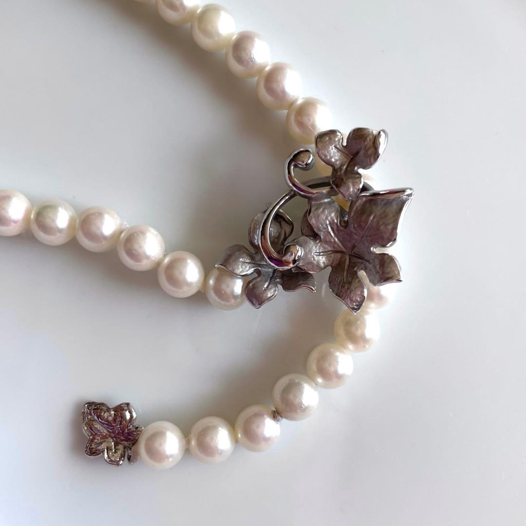 Akoya pearl necklace with 6mm white pearls and silver clasp showing pink and green interference colors