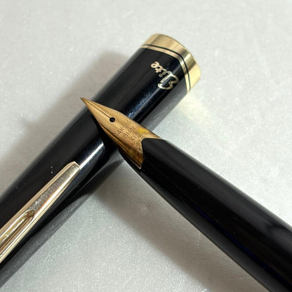 Used Pilot 14K 585 gold fountain pen nib size F with black color, shown close-up