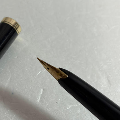 Used Pilot 14K 585 gold fountain pen nib size F with black color, shown close-up