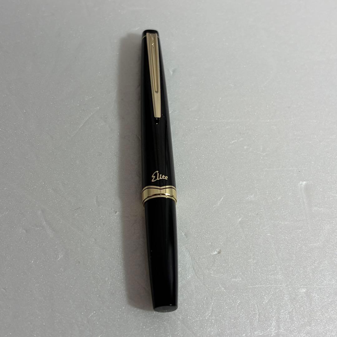 Used Pilot 14K 585 gold fountain pen nib size F with black color, shown close-up